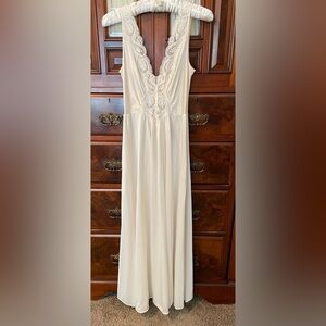 Vintage Olga Ivory Long Nightgown #92280  Sz Lg
